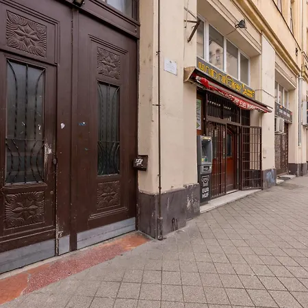 A Quiet In The Heart Of The Lägenhet